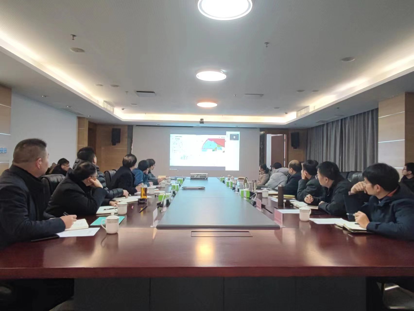 集團(tuán)召開黃海新區(qū)濱海片區(qū)供熱管道、公共2.jpg
