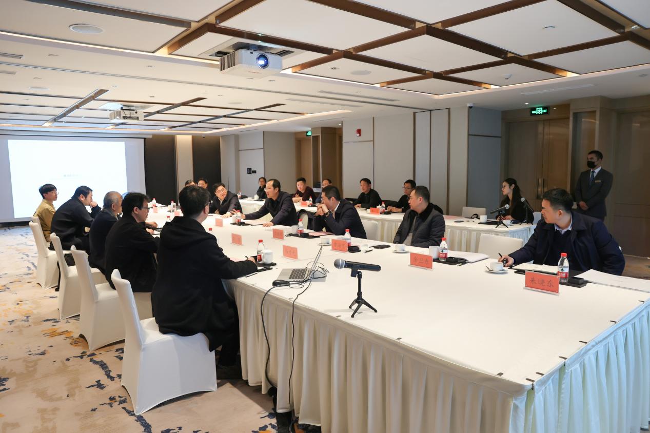 楊亞成參加黃海科創(chuàng)中心概念方案匯報(bào)會(huì).jpg