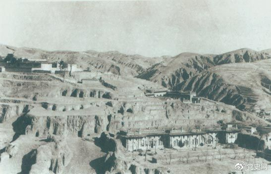1947年12月25日至28日，中共中央在陜北米脂楊家溝召開擴(kuò)大會(huì)議（十二月會(huì)議）。圖為會(huì)議會(huì)址。